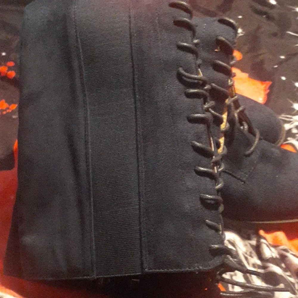 Boots - Picture 7 of 7